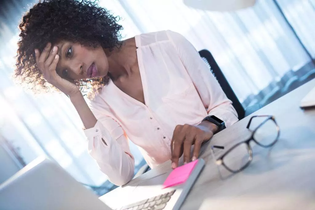 nervous businesswoman on her computer at office